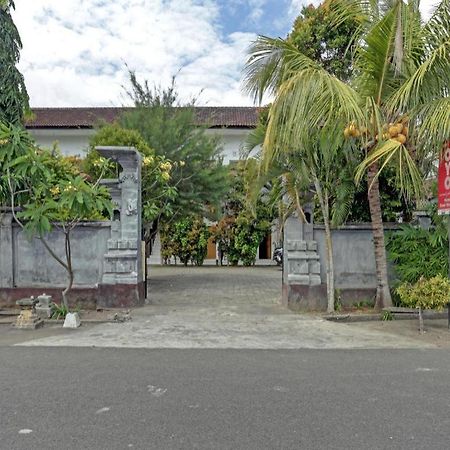 Oyo 3096 Hotel Dewi Warsiki Gilimanuk Ngoại thất bức ảnh