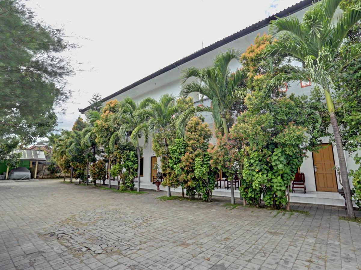 Oyo 3096 Hotel Dewi Warsiki Gilimanuk Ngoại thất bức ảnh
