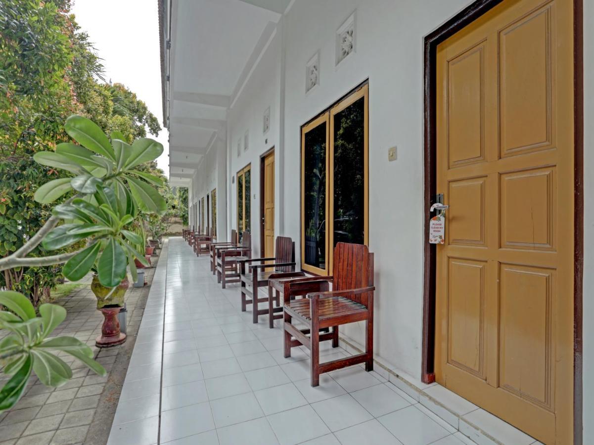 Oyo 3096 Hotel Dewi Warsiki Gilimanuk Ngoại thất bức ảnh