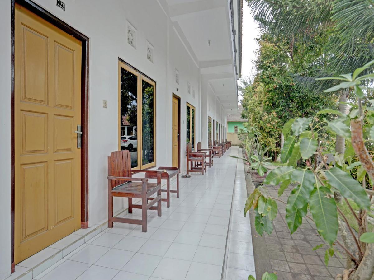 Oyo 3096 Hotel Dewi Warsiki Gilimanuk Ngoại thất bức ảnh